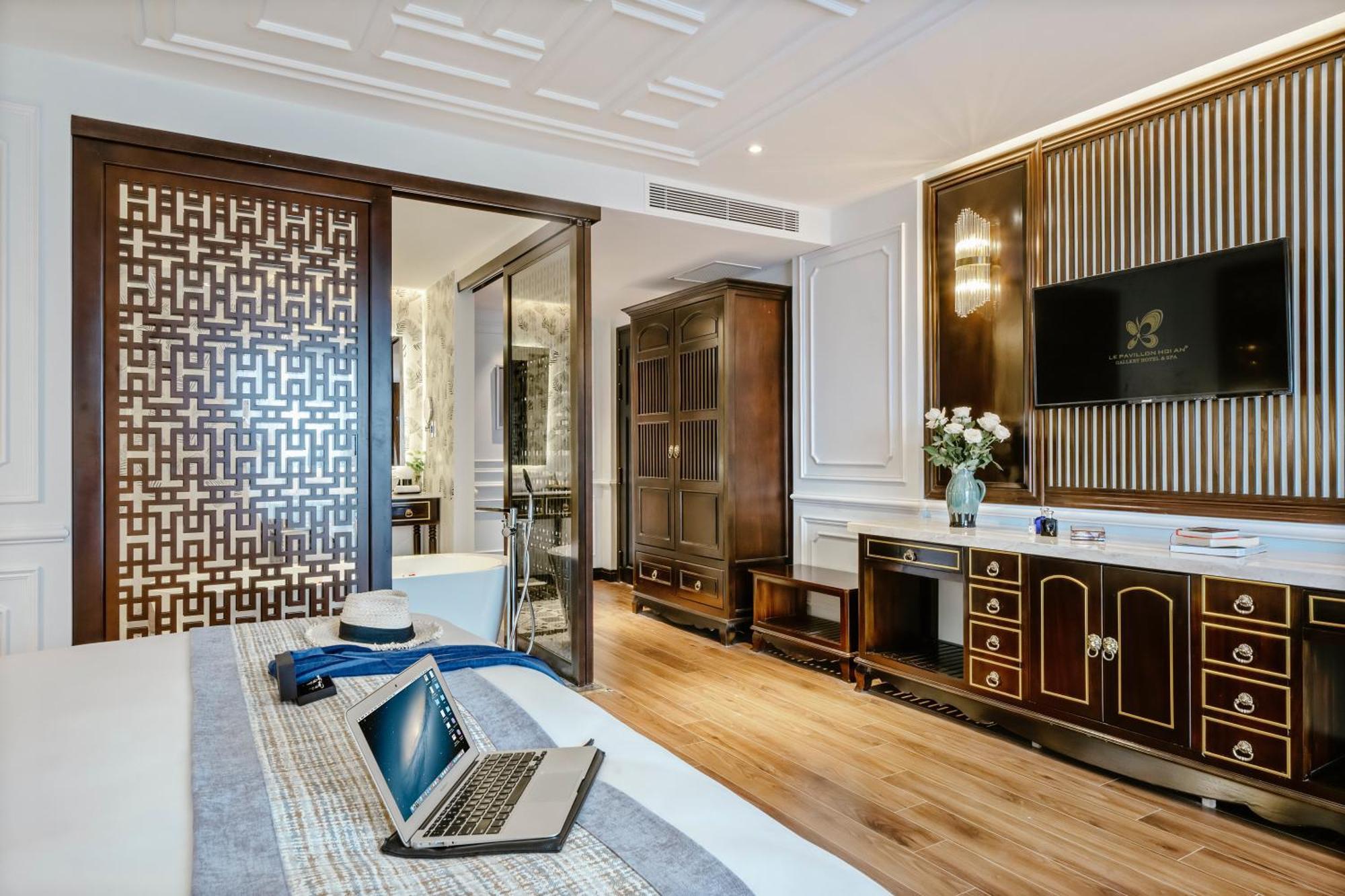 Le Pavillon Gallery & Hotel 4*
