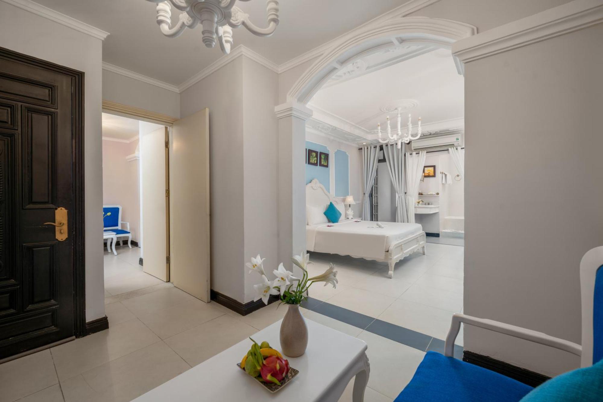 Garden Palace And - A Boutique Inspired By Nature