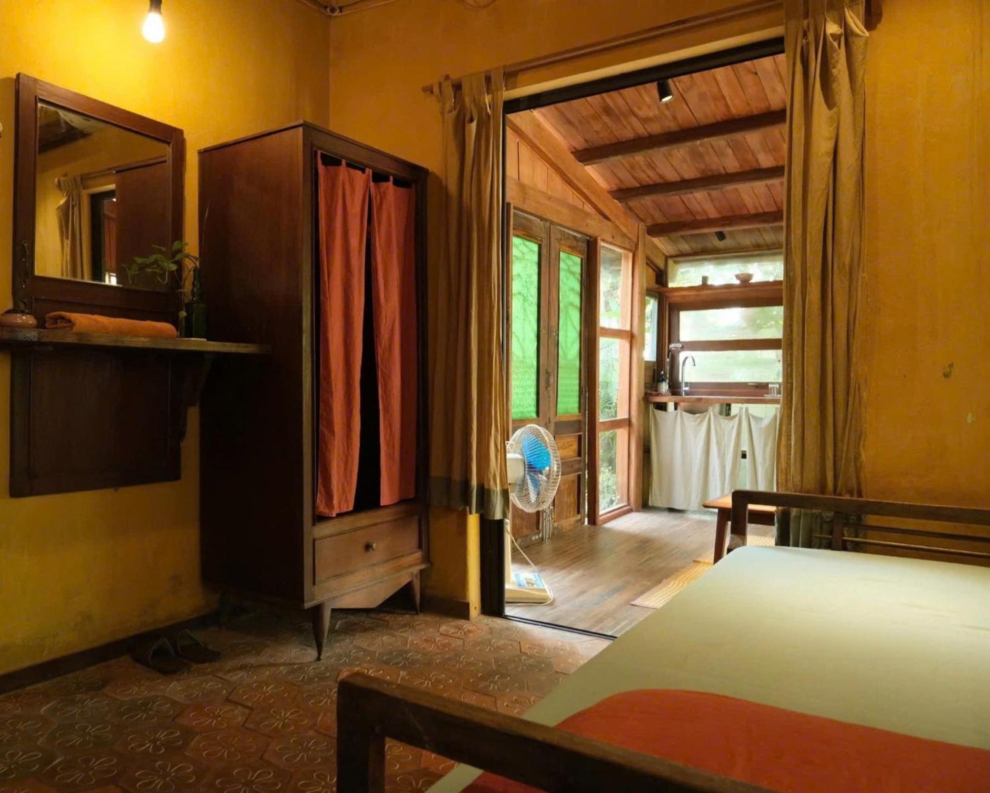 Lodge Yen