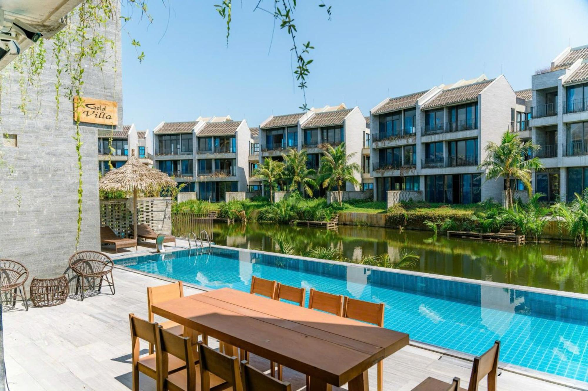 Gold Riverside & Hotel 3*