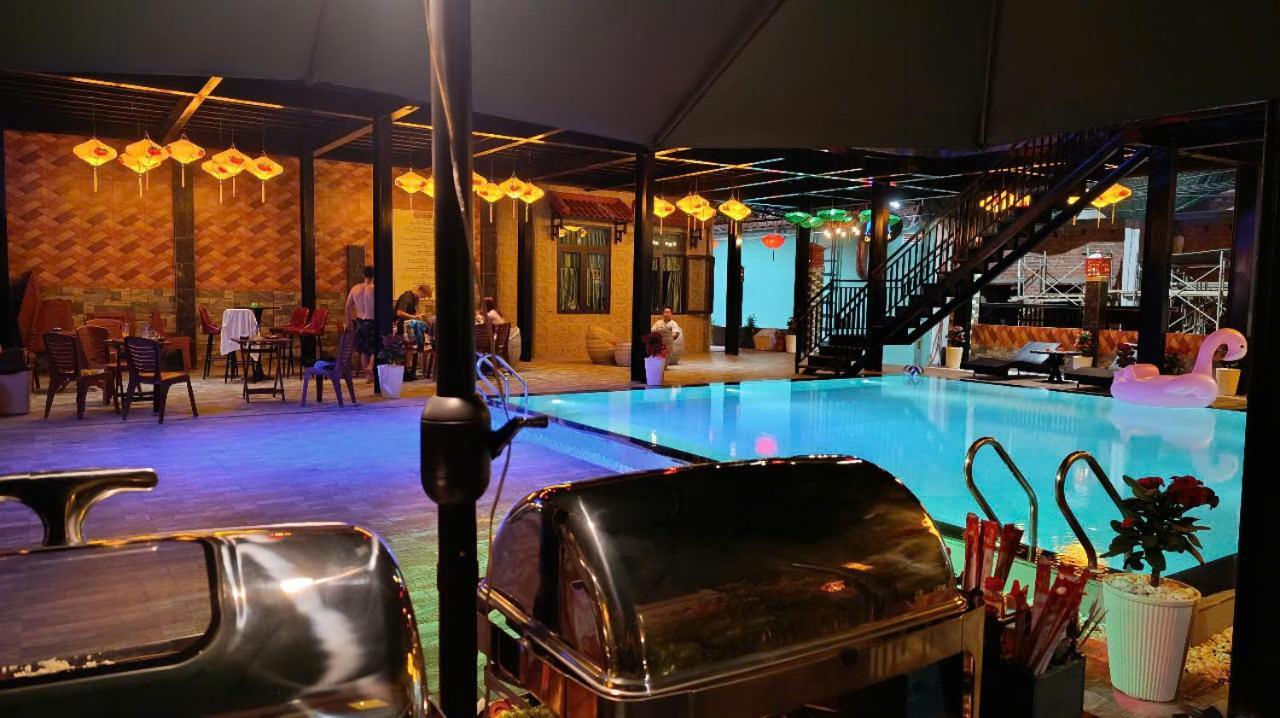 Hostel Riverside Hoi An, Dolphins Hoi An