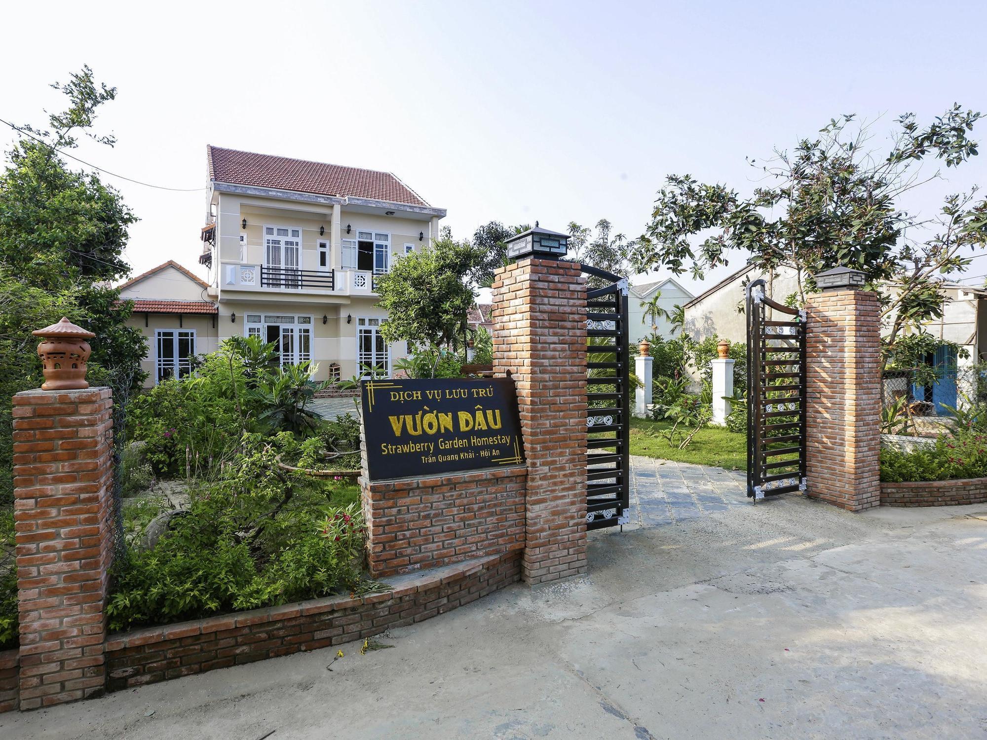 Privatunterkunft Strawberry Garden *