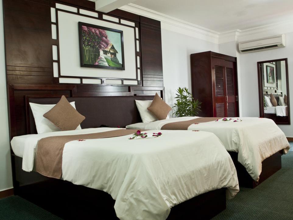 Hotel Sea And 3*