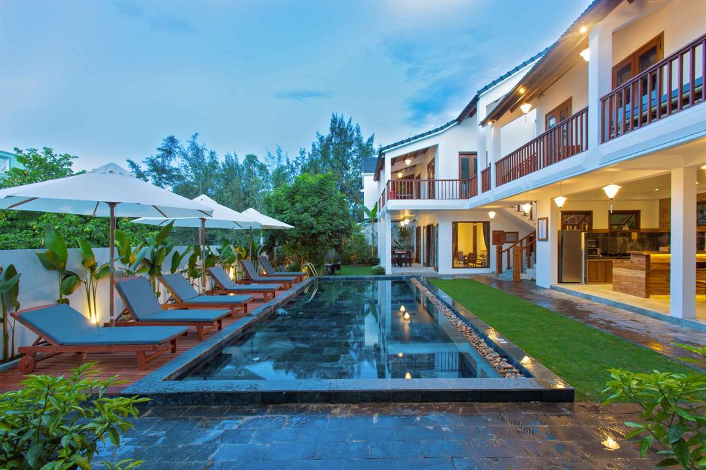 Villa Vina Pool