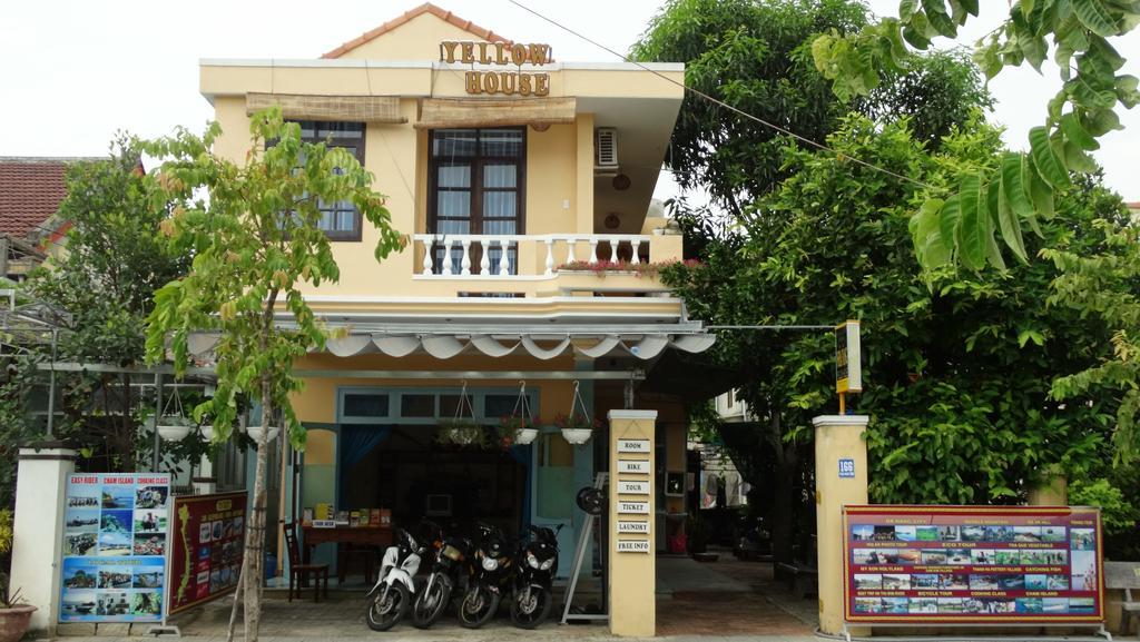 Yellow House Homestay *