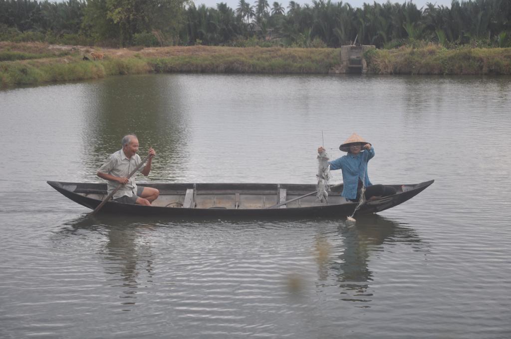 Tra Que Riverside Homestay *