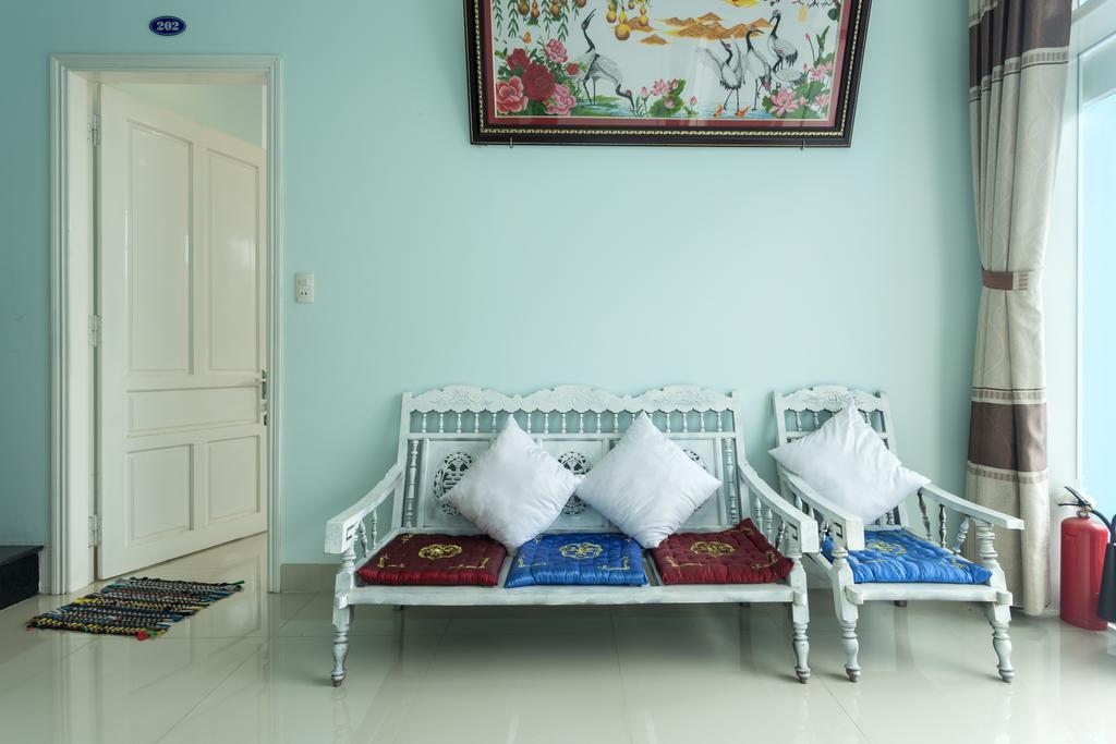 Homestay Quynh Long *