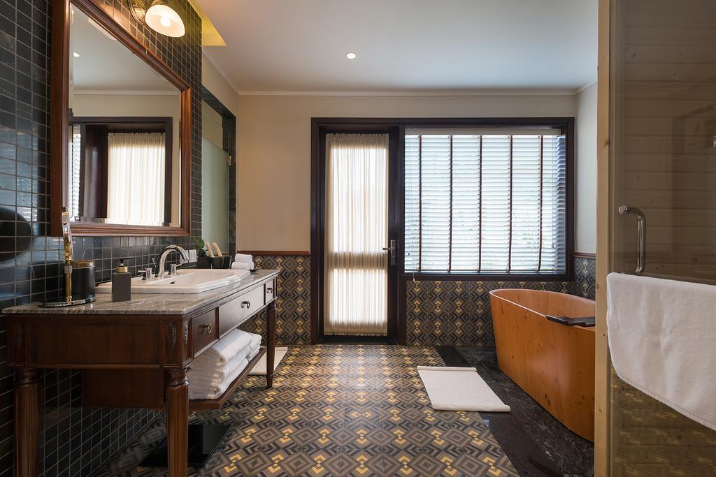 Hotel Essence & 4*