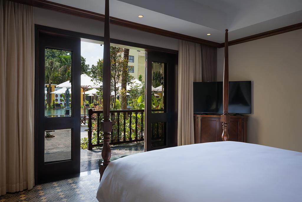 Essence & Hotel 4*