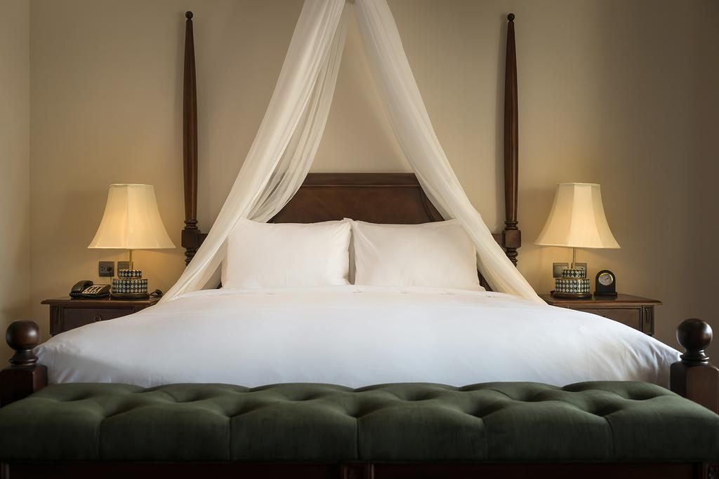 Essence & Hotel 4*