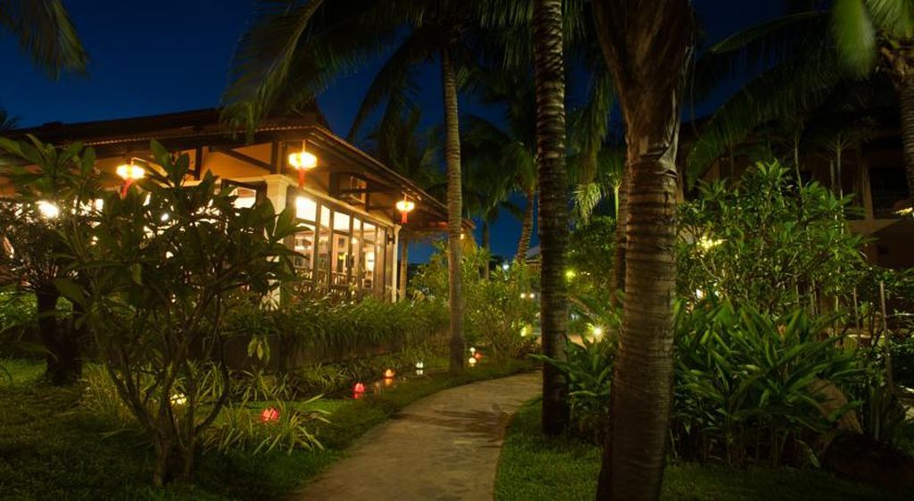 Vinh Hung Riverside & Resort