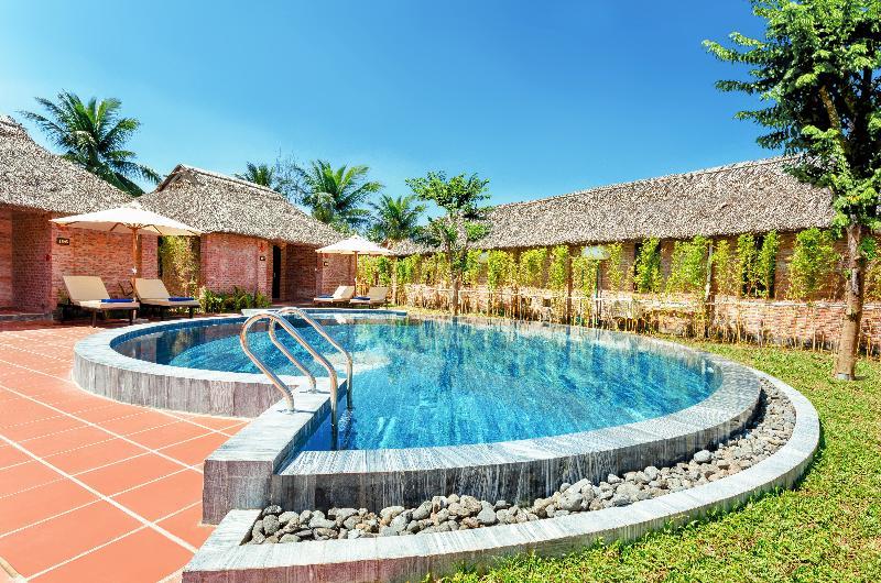 Boutique Cam Thanh Resort 4*