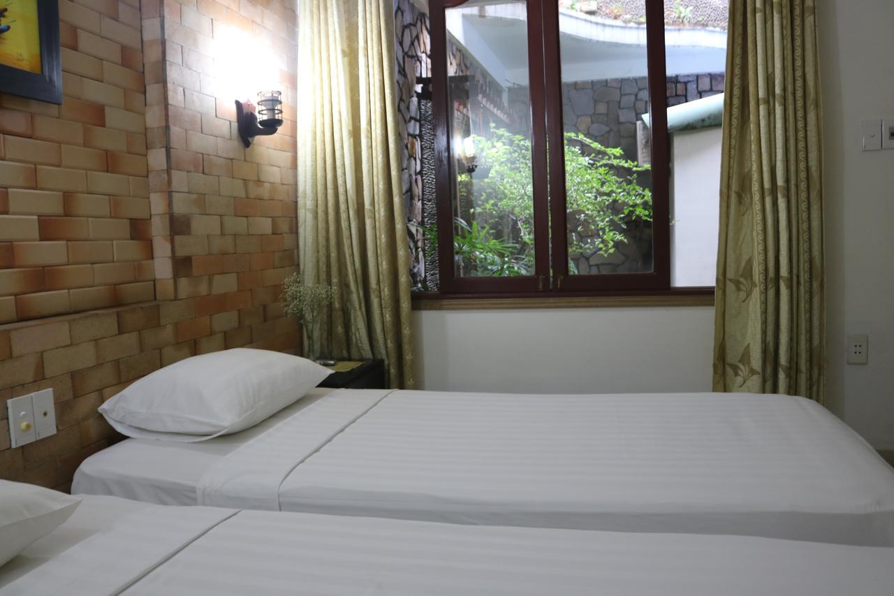 Nhi Trung Hotel
