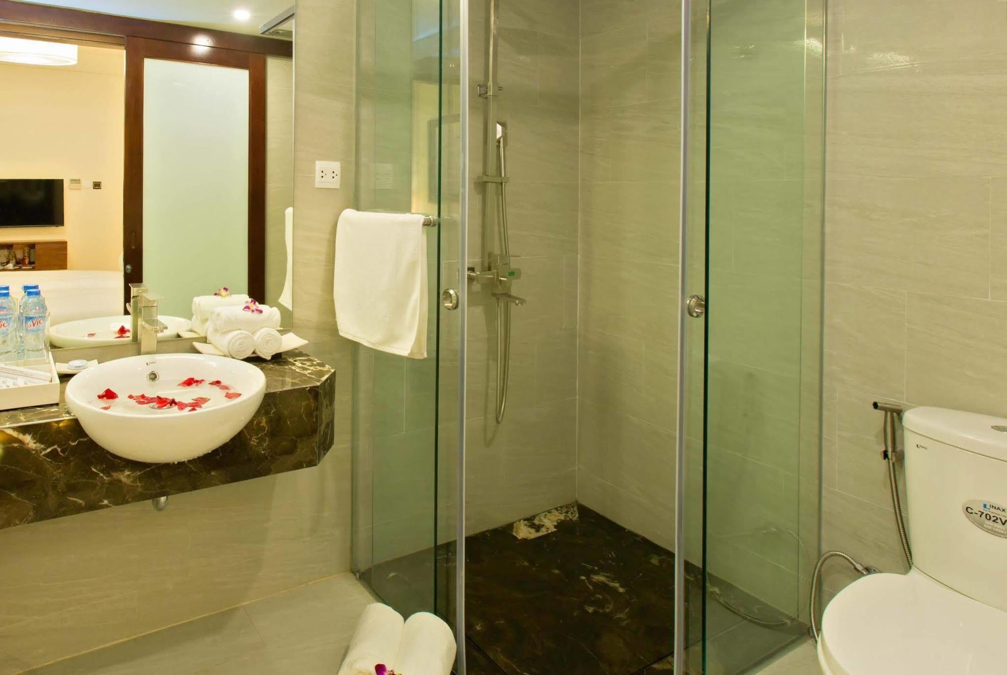 Elites Riverside & Hoi An