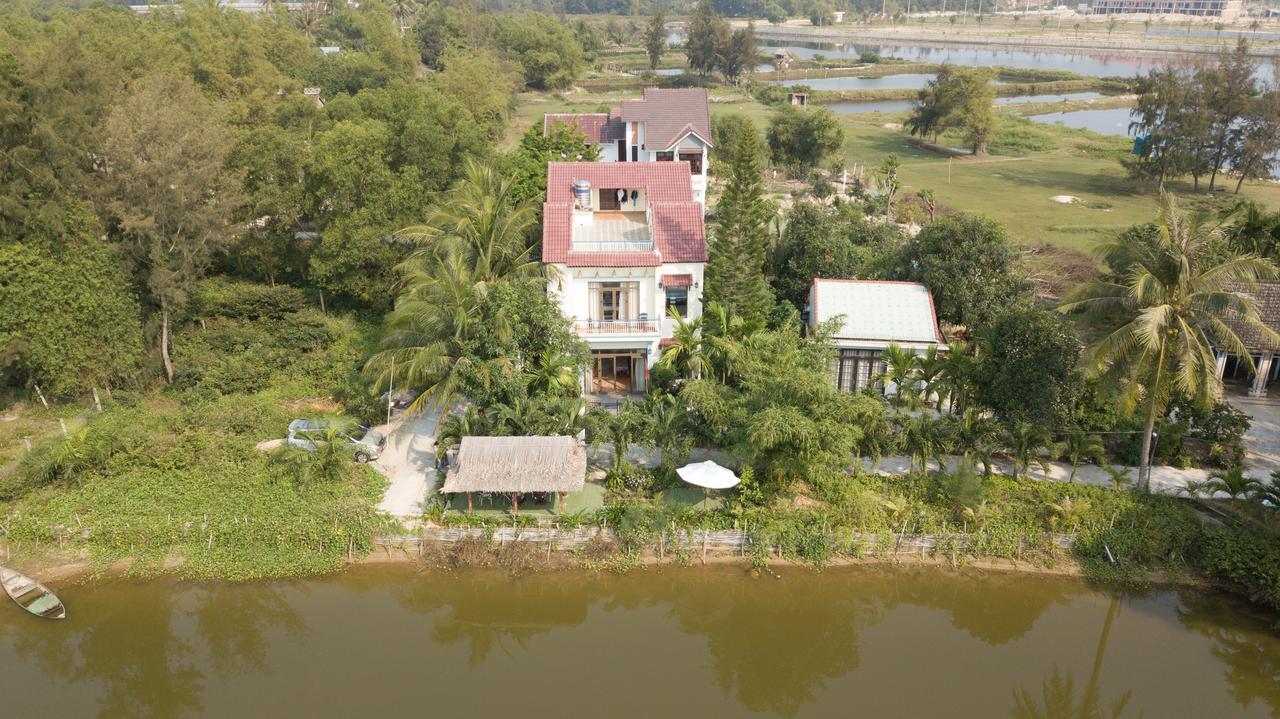 Tra Que Riverside Homestay *
