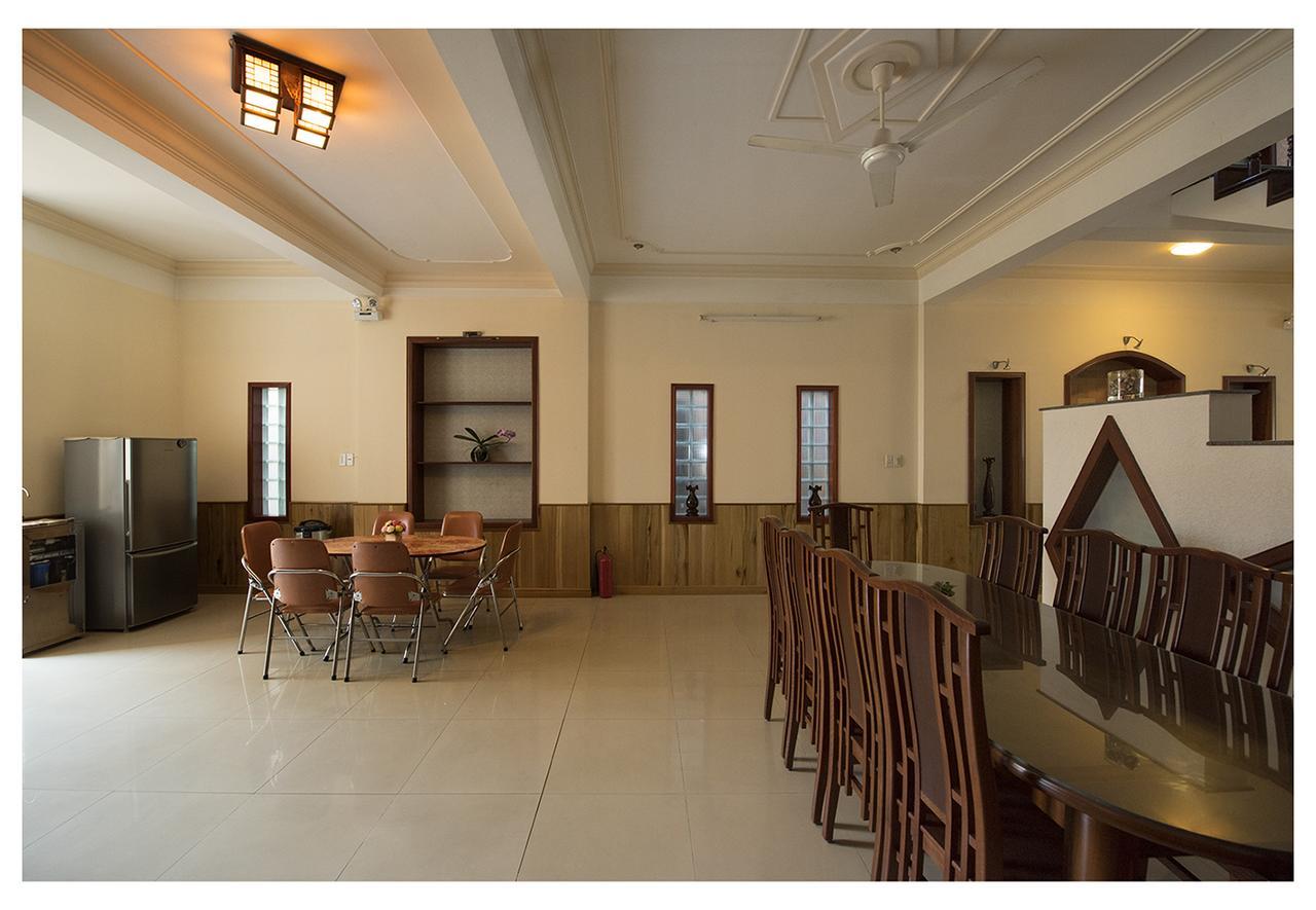Three Palms Homestay *