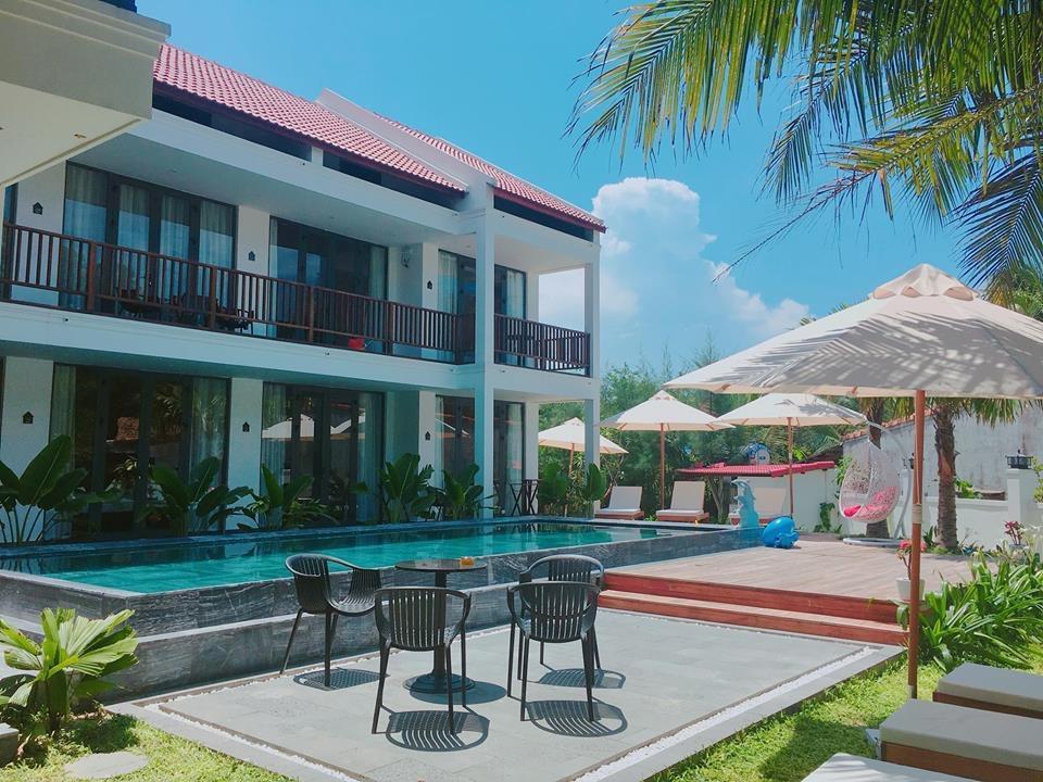 The Shoreline Hotel