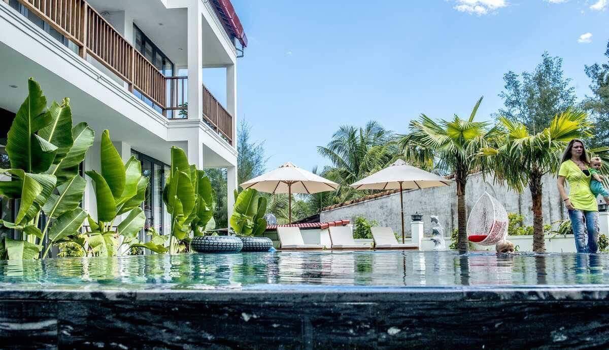 The Shoreline Hotel *