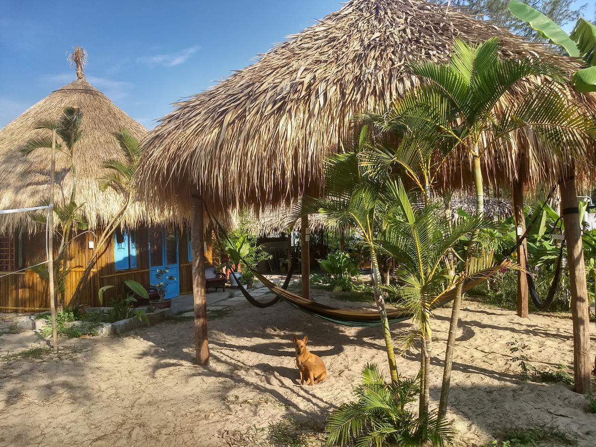 The Seaside And Bar