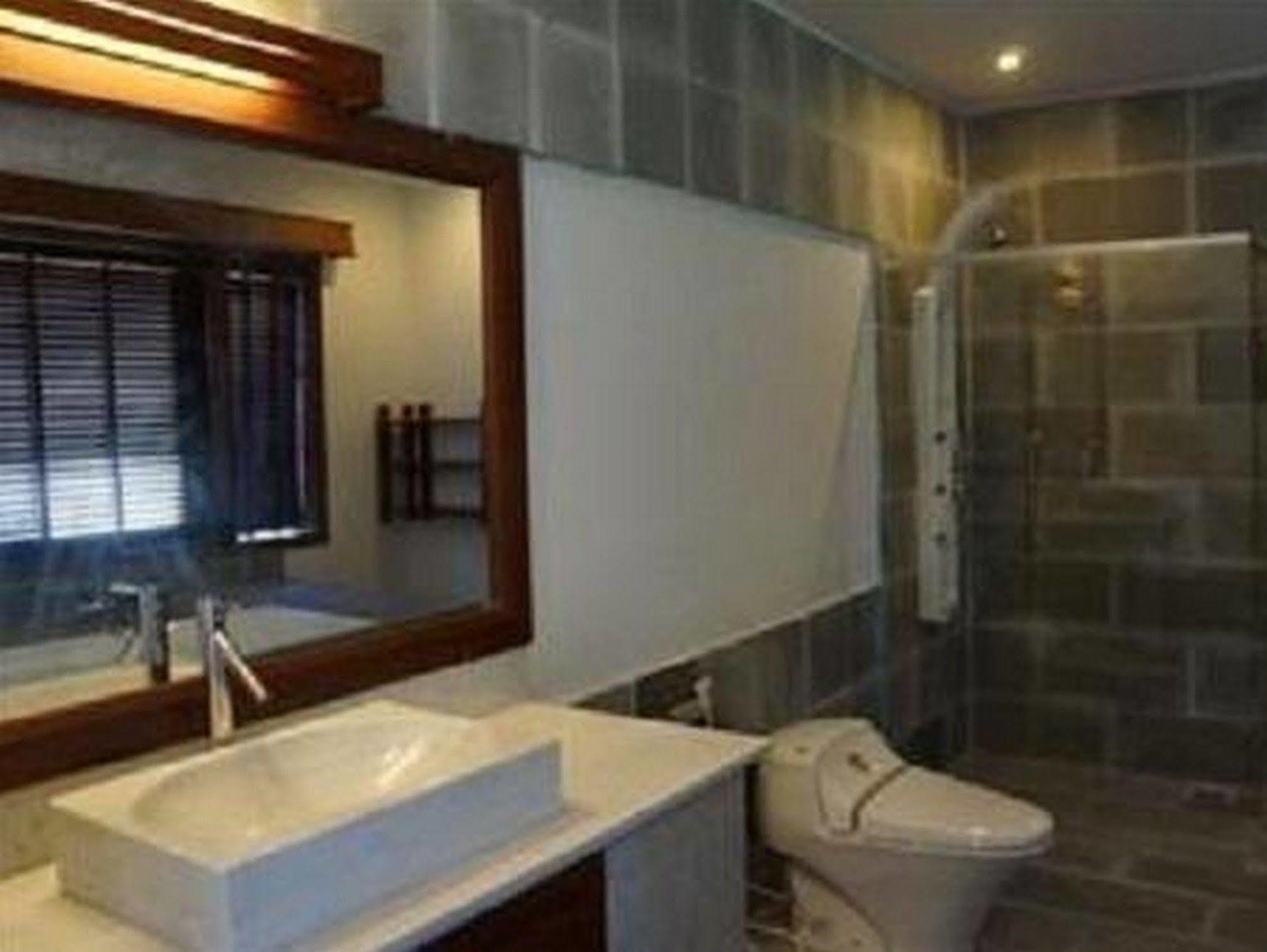 Ao Lang Villa