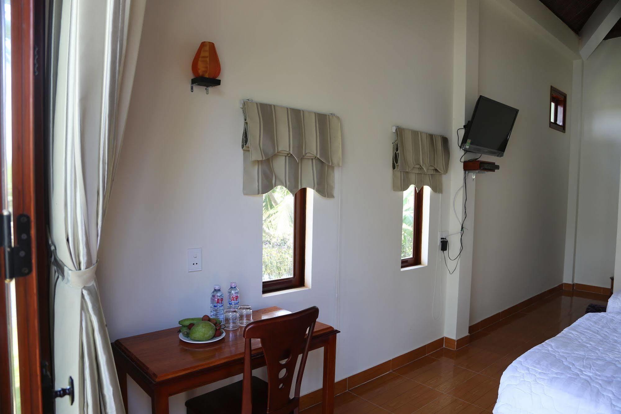 Lakeview Homestay *