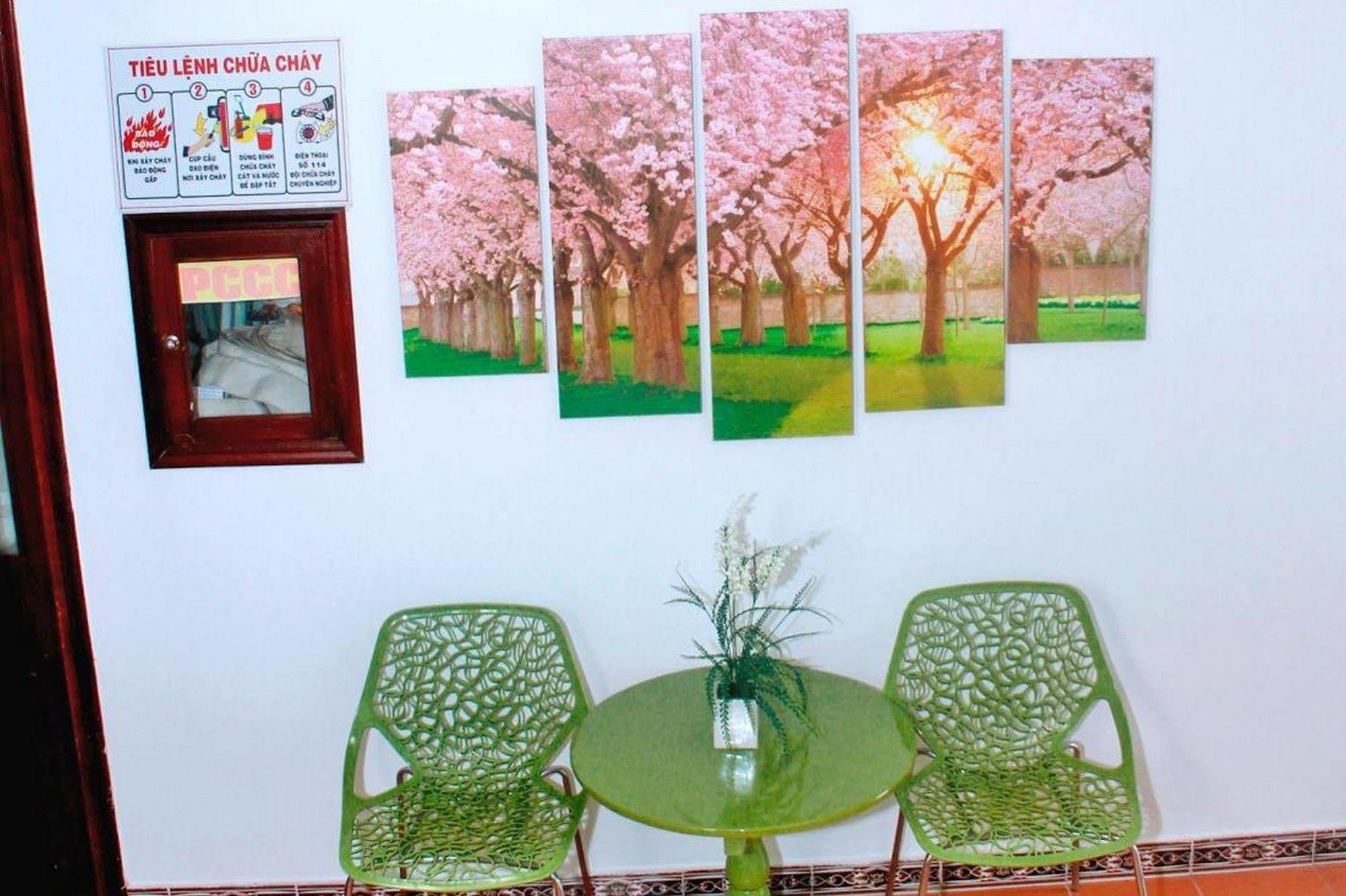 Hoang Trinh Hotel 2*