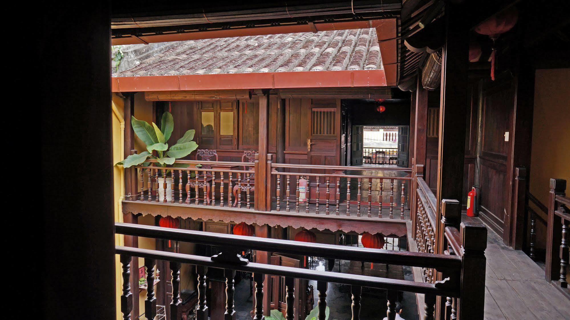 Vinh Hung Heritage Hotel 2*