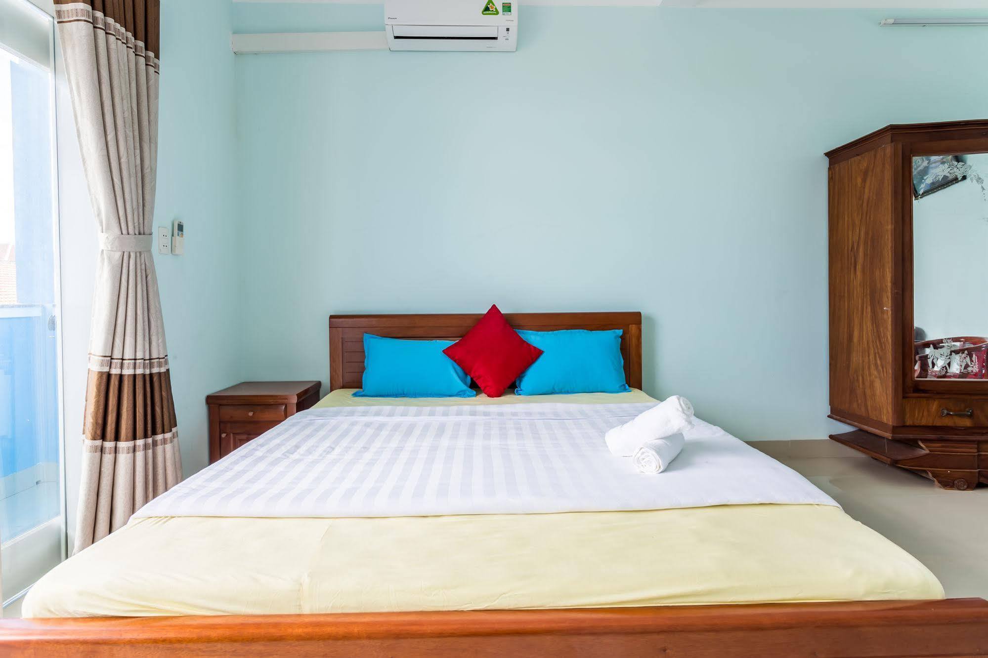 Homestay Quynh Long *