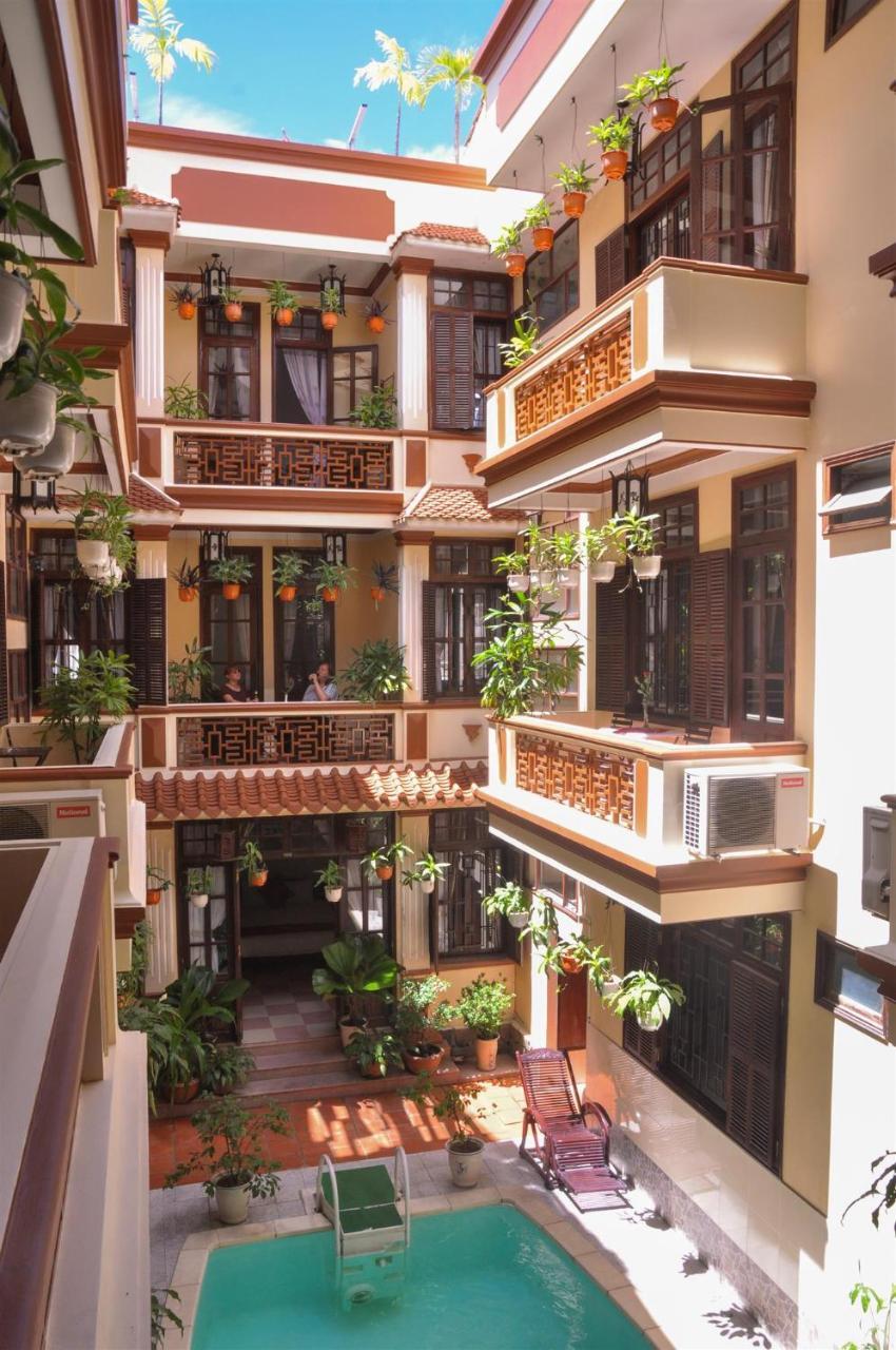Nhi Nhi Hotel 3*