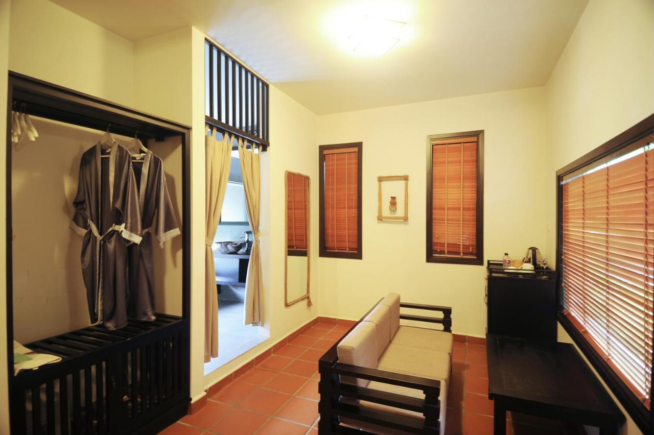 Villa East West *