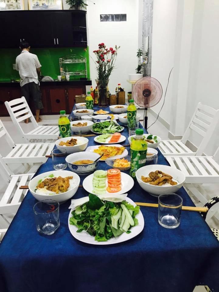 D Homestay *