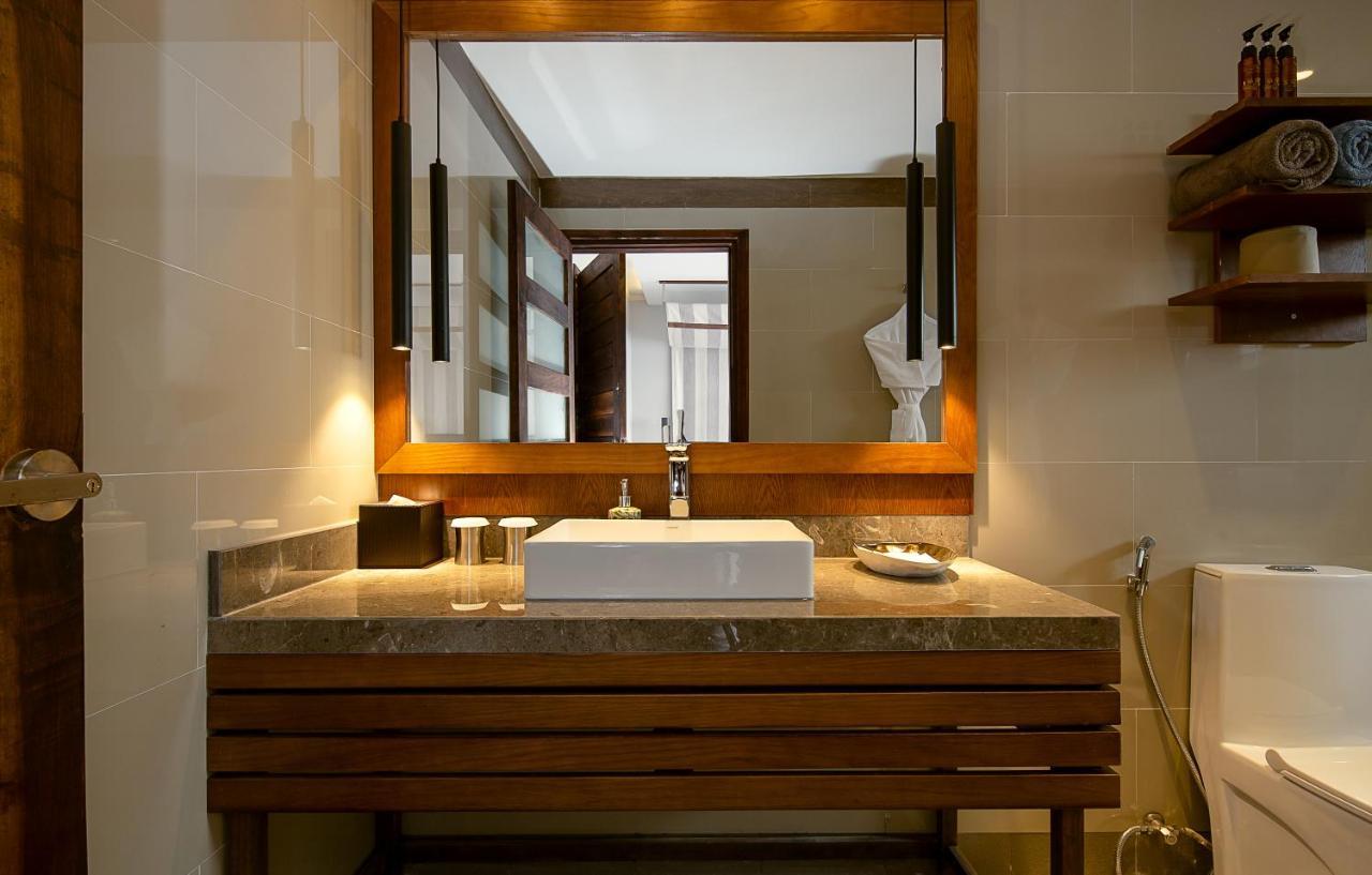 The Blossom Ocean Front & 4* Hoi An