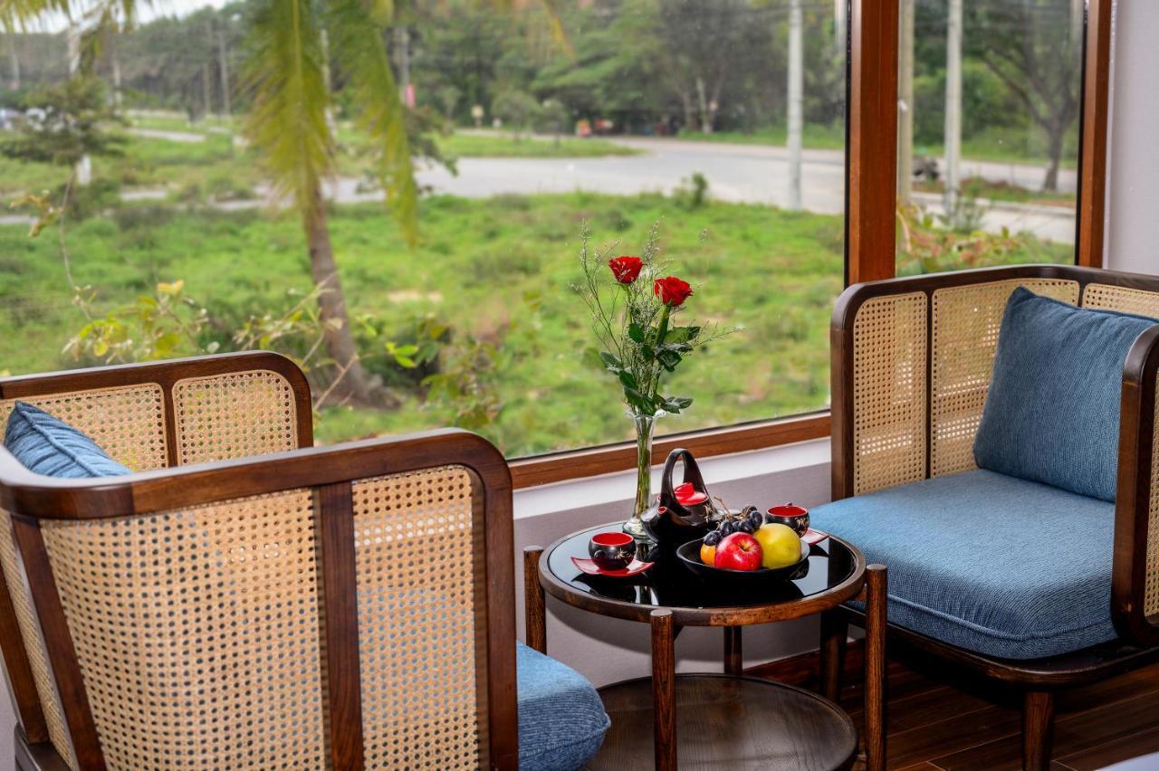 The Blossom Ocean Front & Hotel