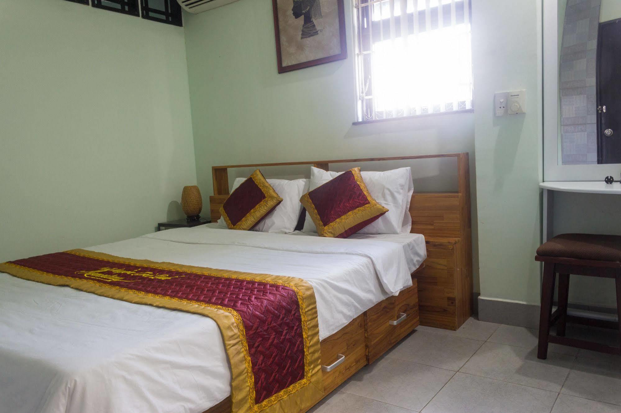 Huyen Tra Que Hotel