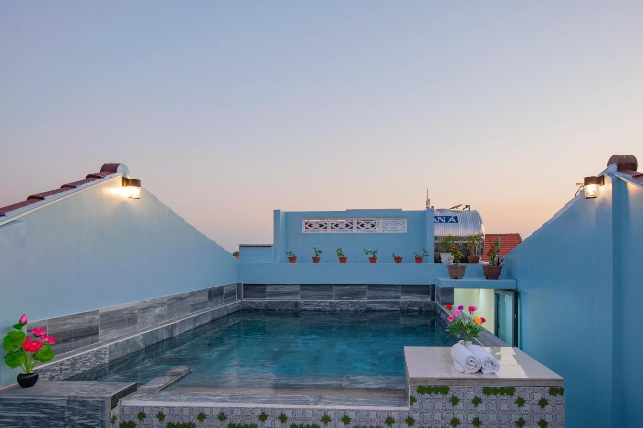 Town Hotel 3*