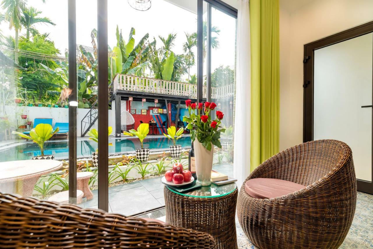 Sunny Riverside Villa *