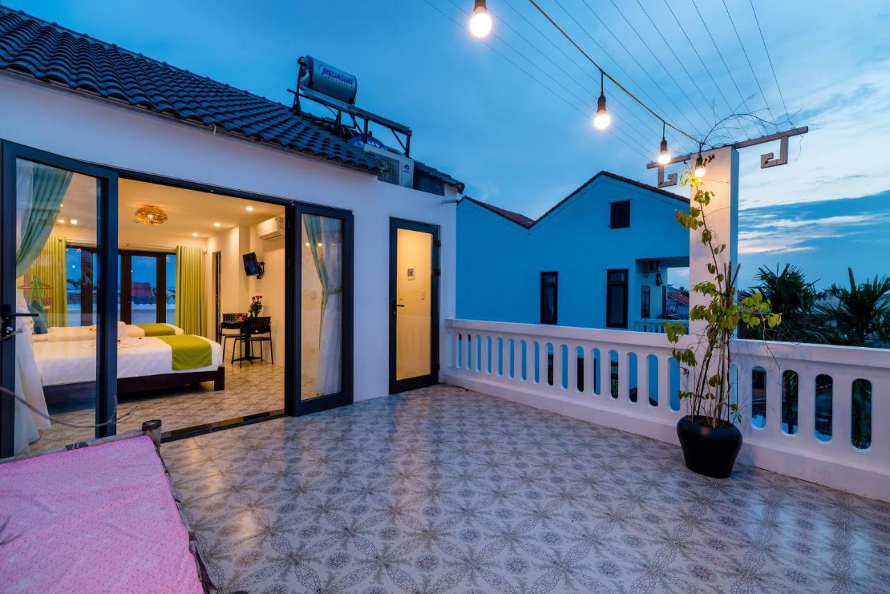 Sunny Riverside Villa *