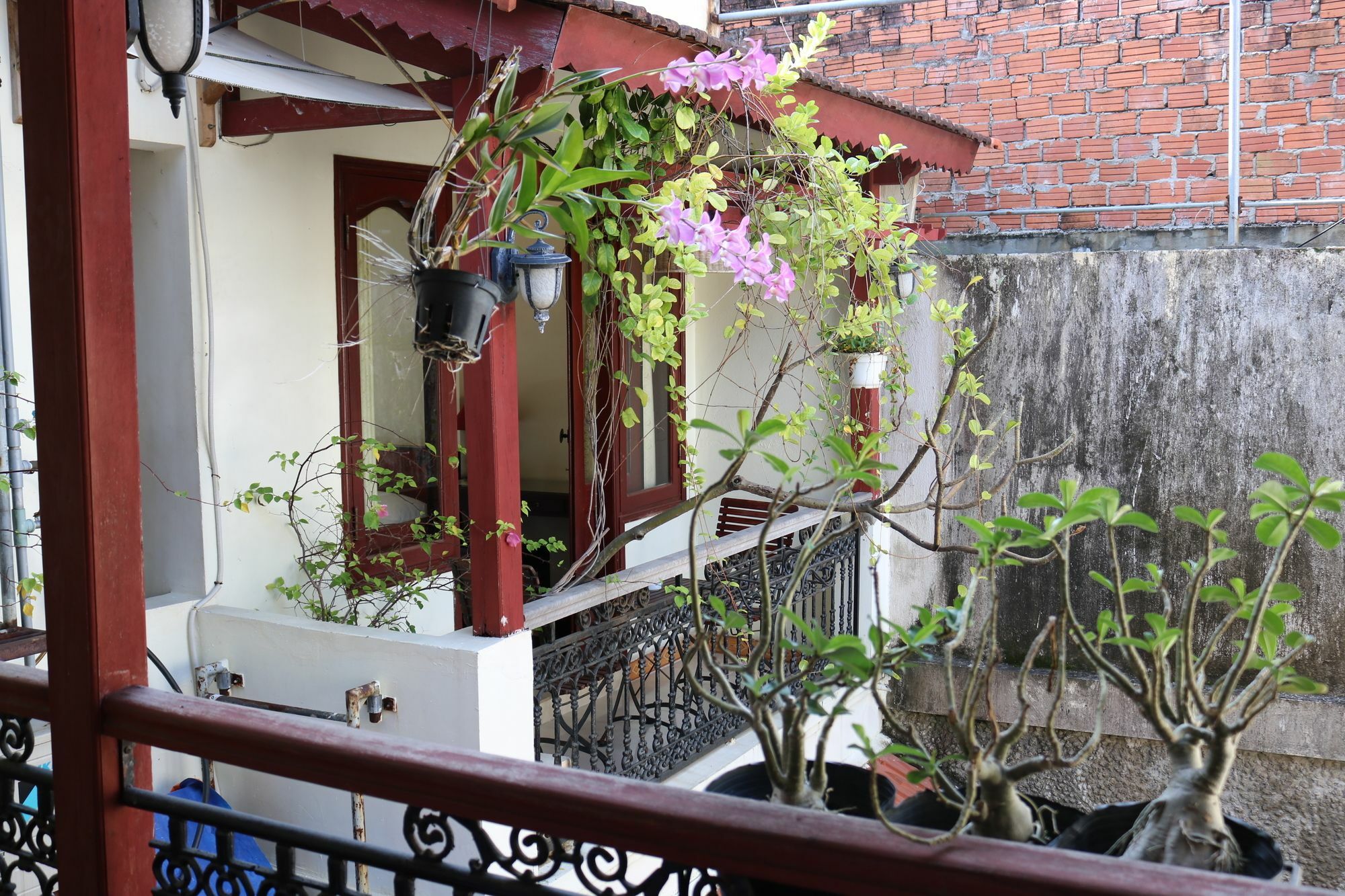 Nhi Trung Hotel