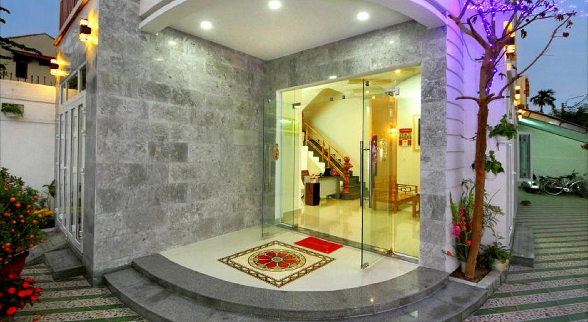 Center Homestay *