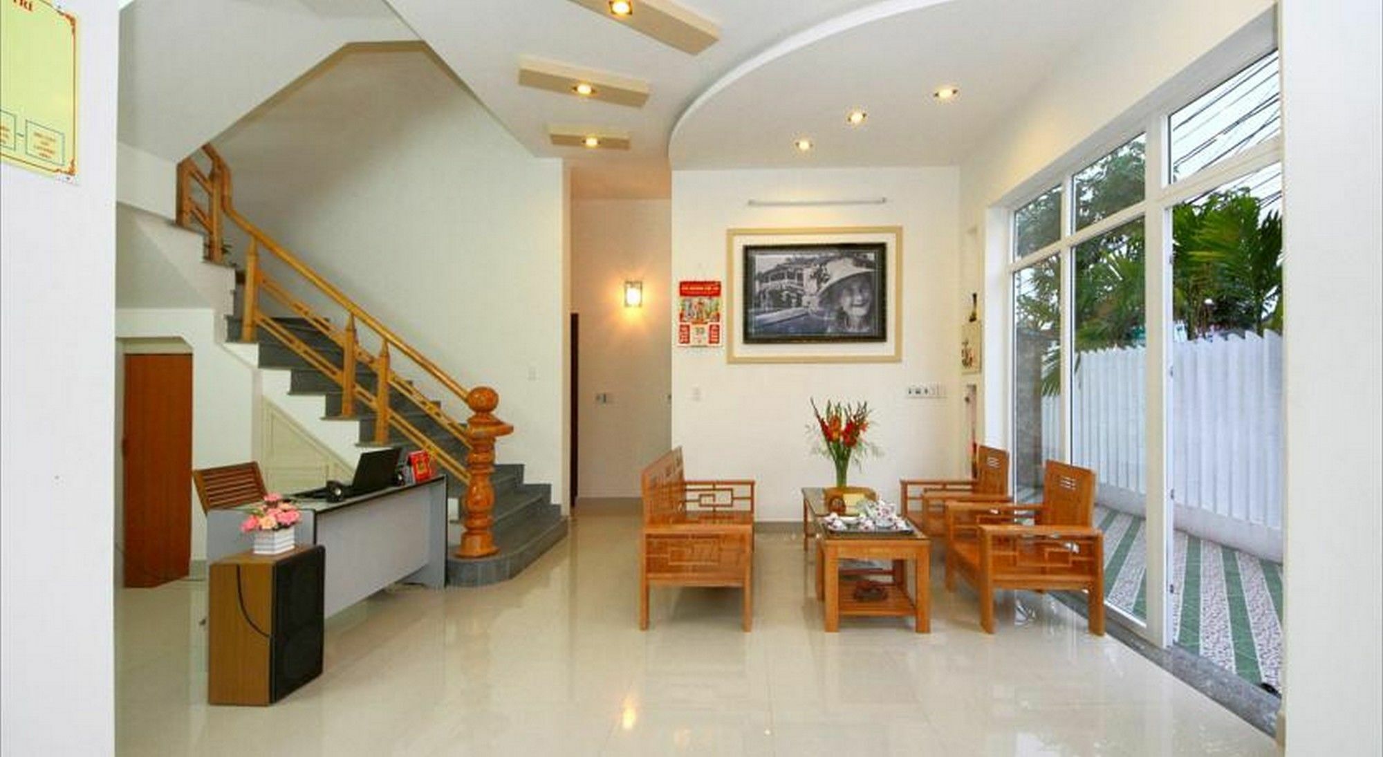 Center Homestay *