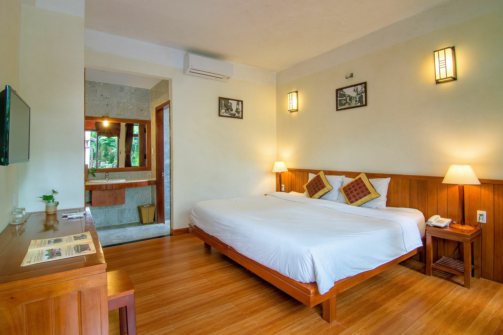 Village Riverside Boutique 3*
