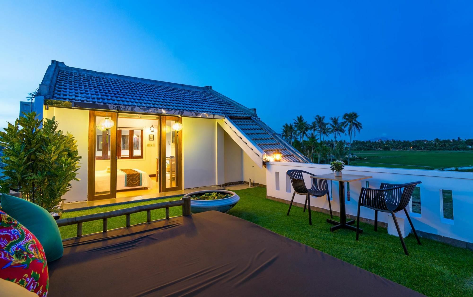 Little Homestay *