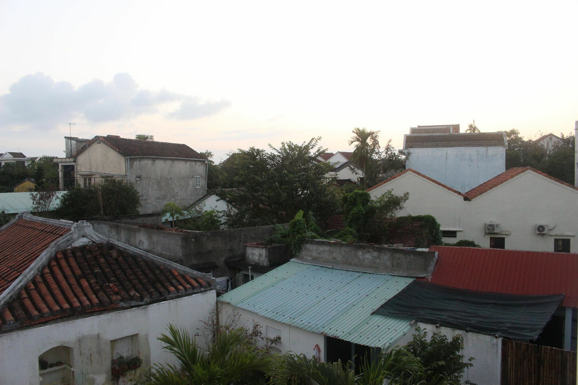 Ở trọ View & *