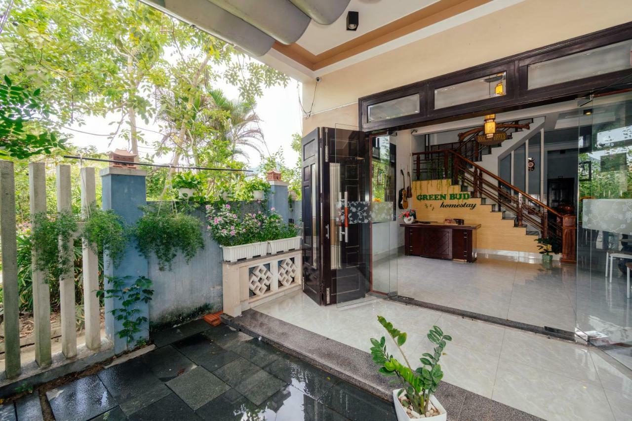 And * Hoi An