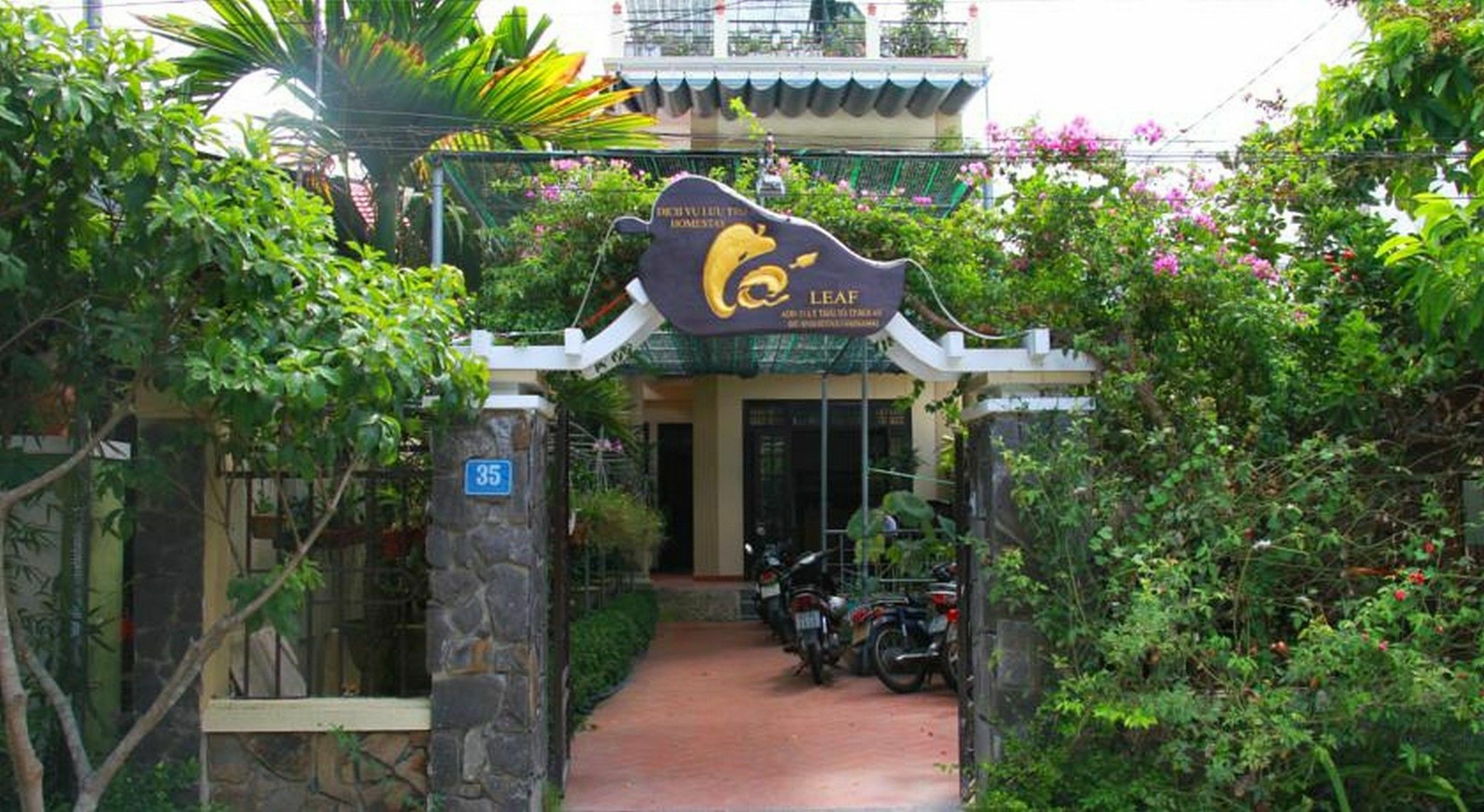 Homestay Leaf *