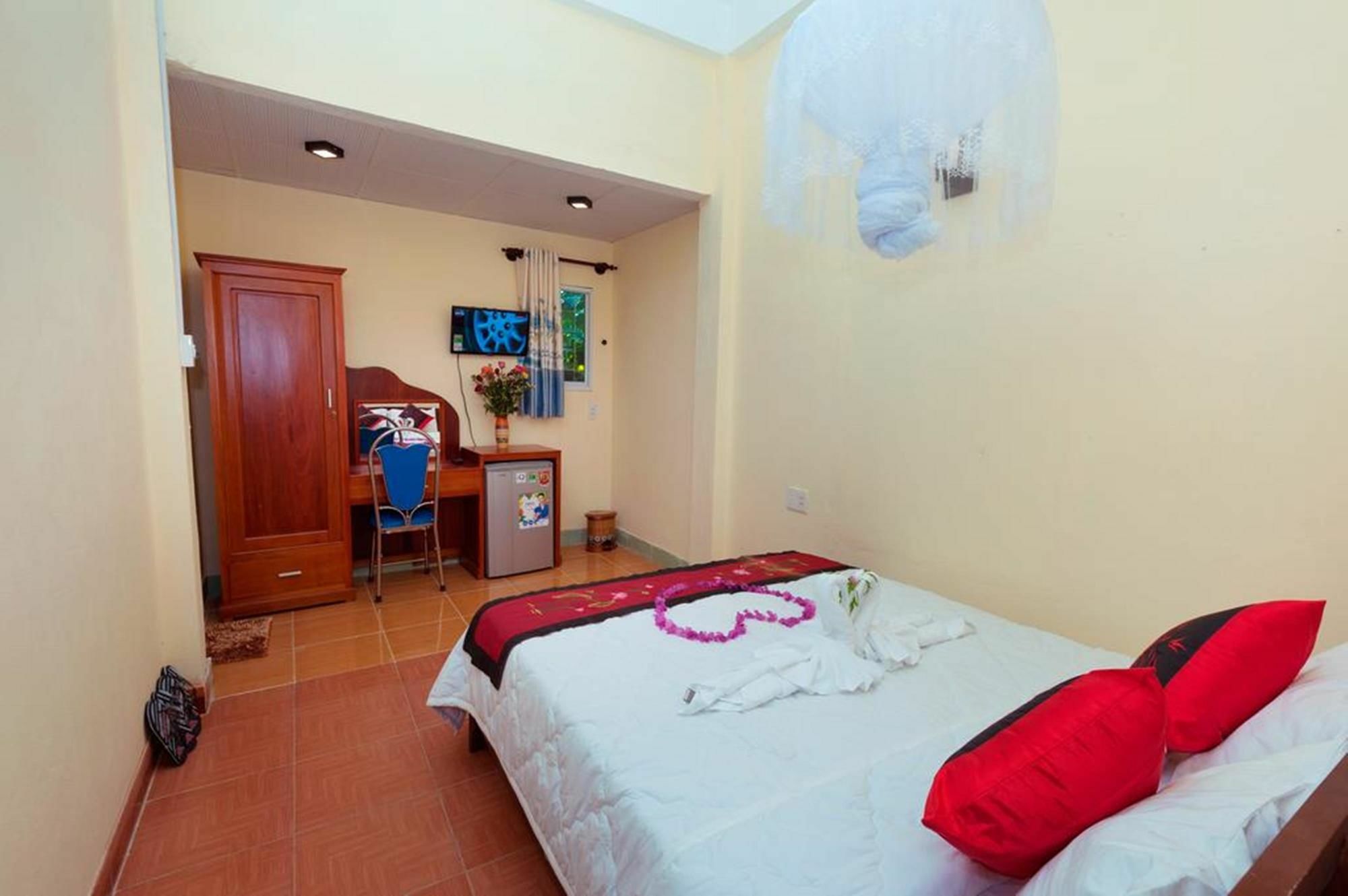 Bougain Villeas Homestay Hoi An