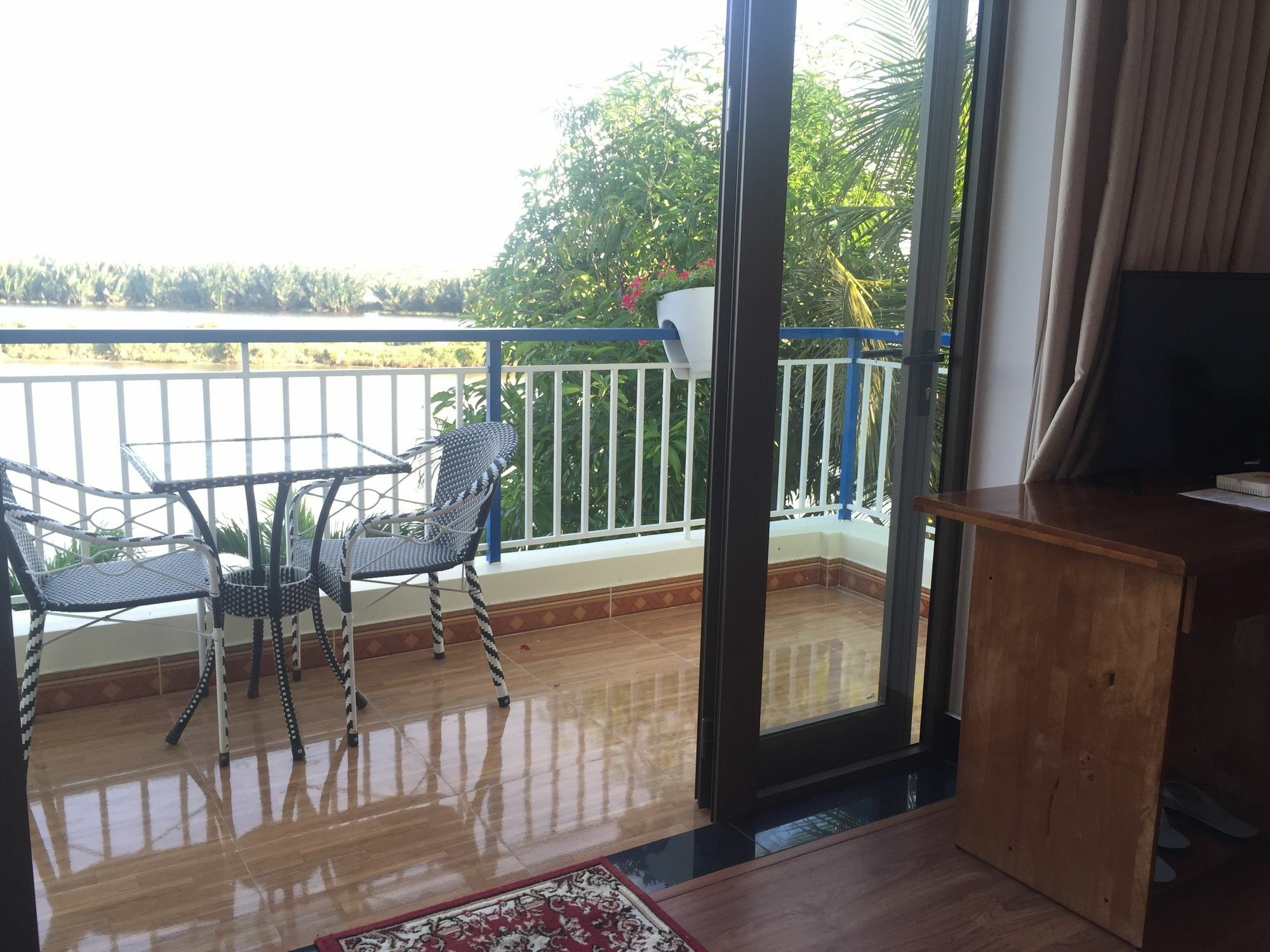Tra Que Riverside Homestay *