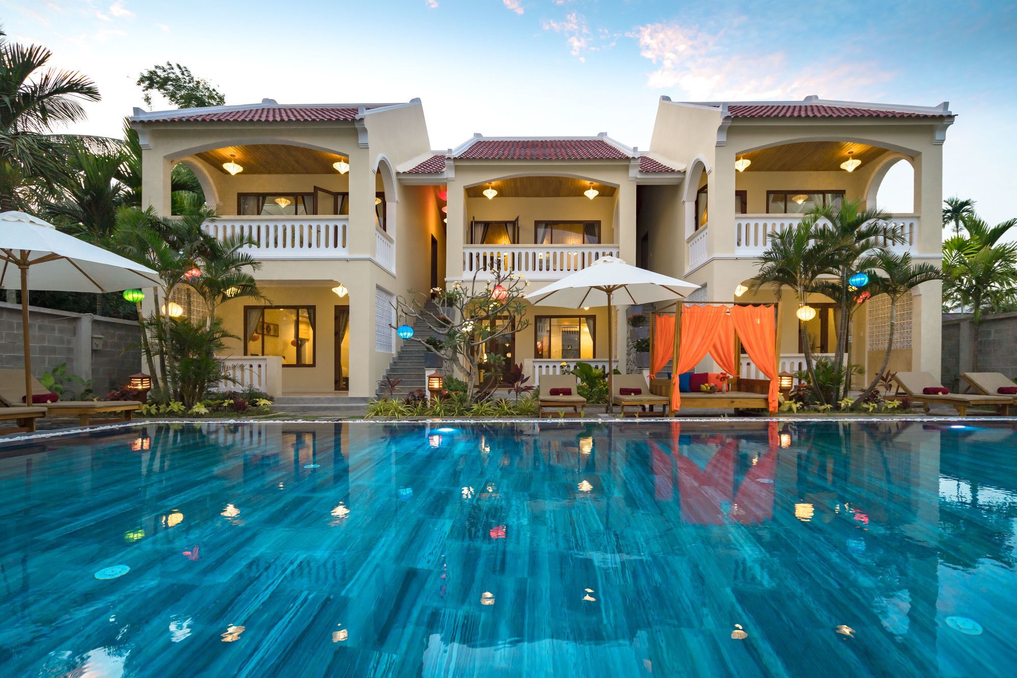 Village Hotel 4*