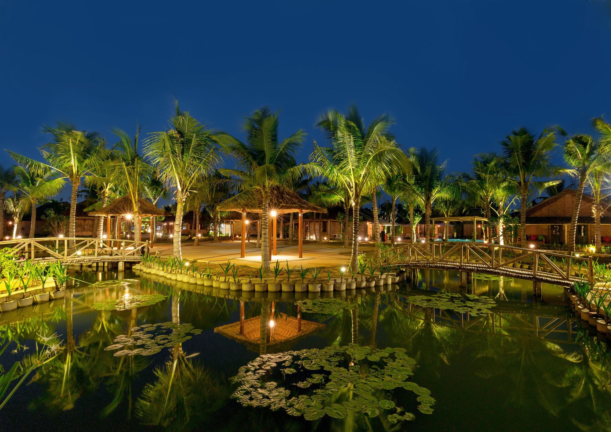 Boutique Cam Thanh Resort 4*