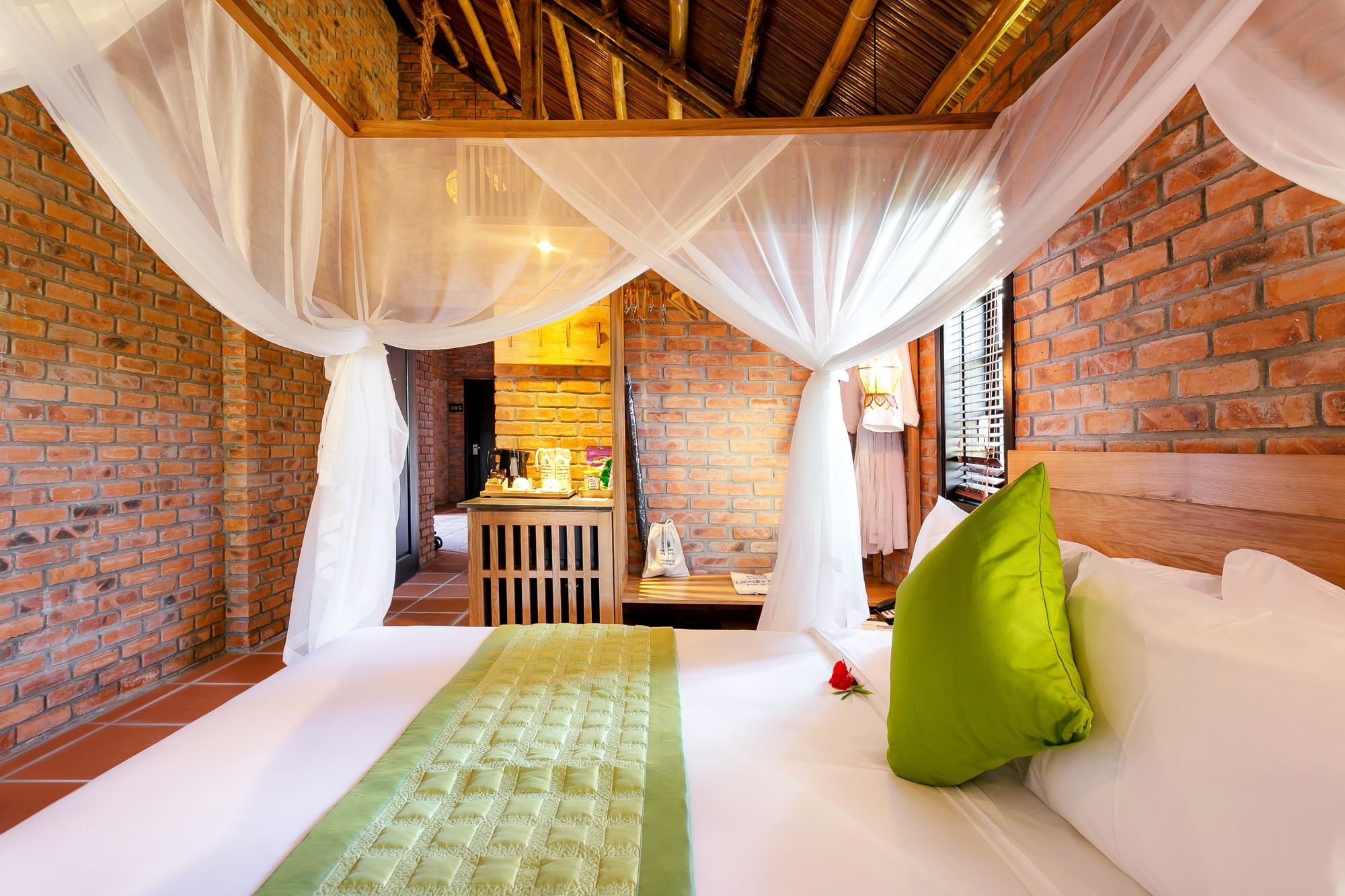 Boutique Cam Thanh Resort 4*